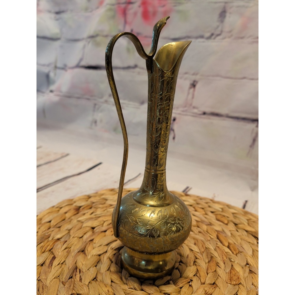 Vintage Cobra Head Brass Pitcher Vase 11" Tall Etched Leaf Floral Design India - Picture 3 of 9